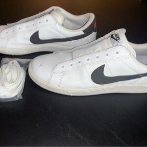 Nike Men’s White Skate Shoes Size 10